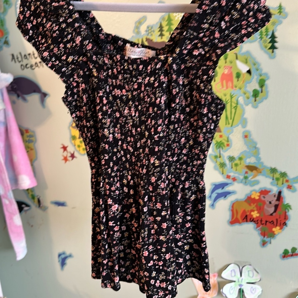 Ultra flirt girls top in Medium.